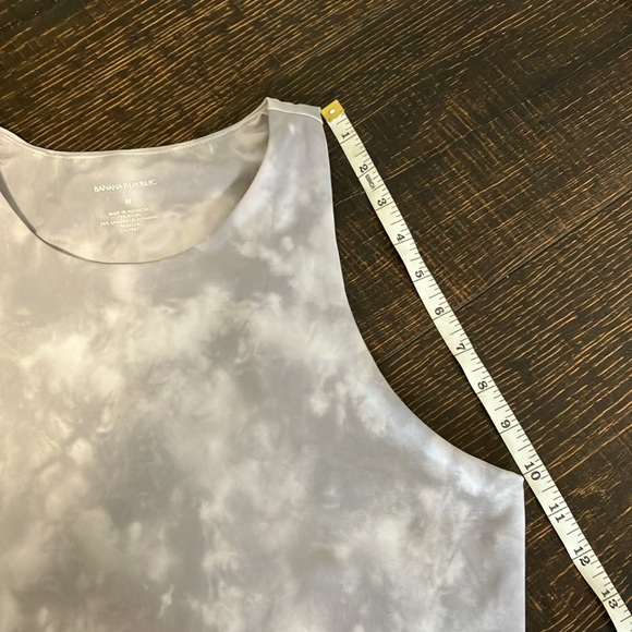 Banana Republic | Gray Tie-Dye Activewear crop top - Picture 7 of 9